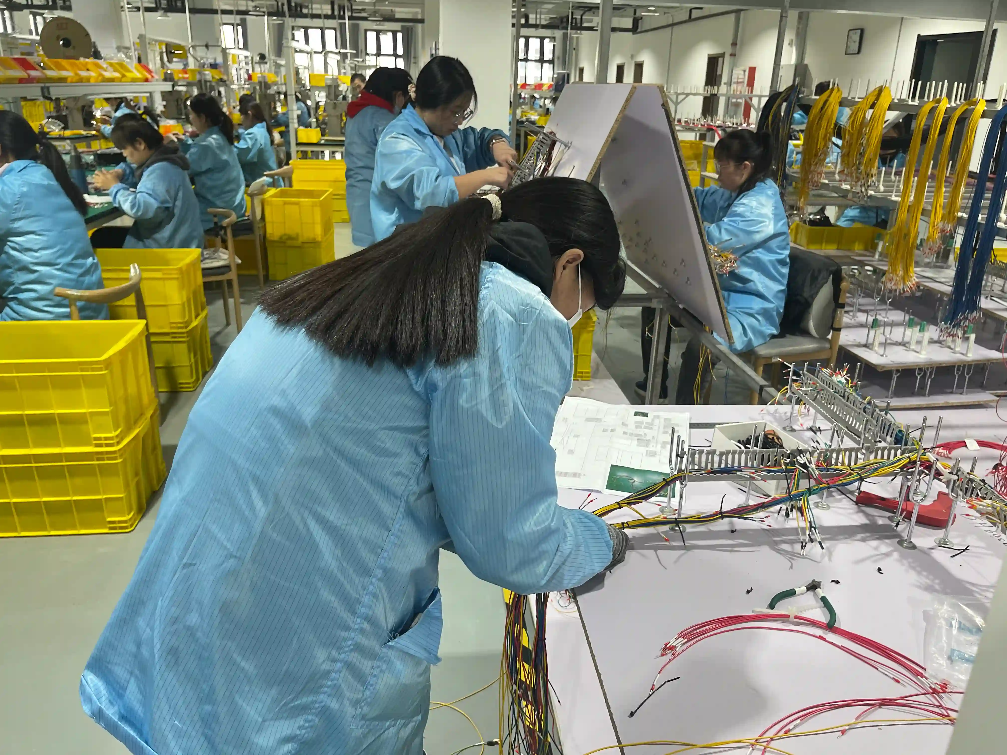 Tegningsstandarder for Kabelkonfektion: Hvad Din Producent Brug for at Producere Korrekt