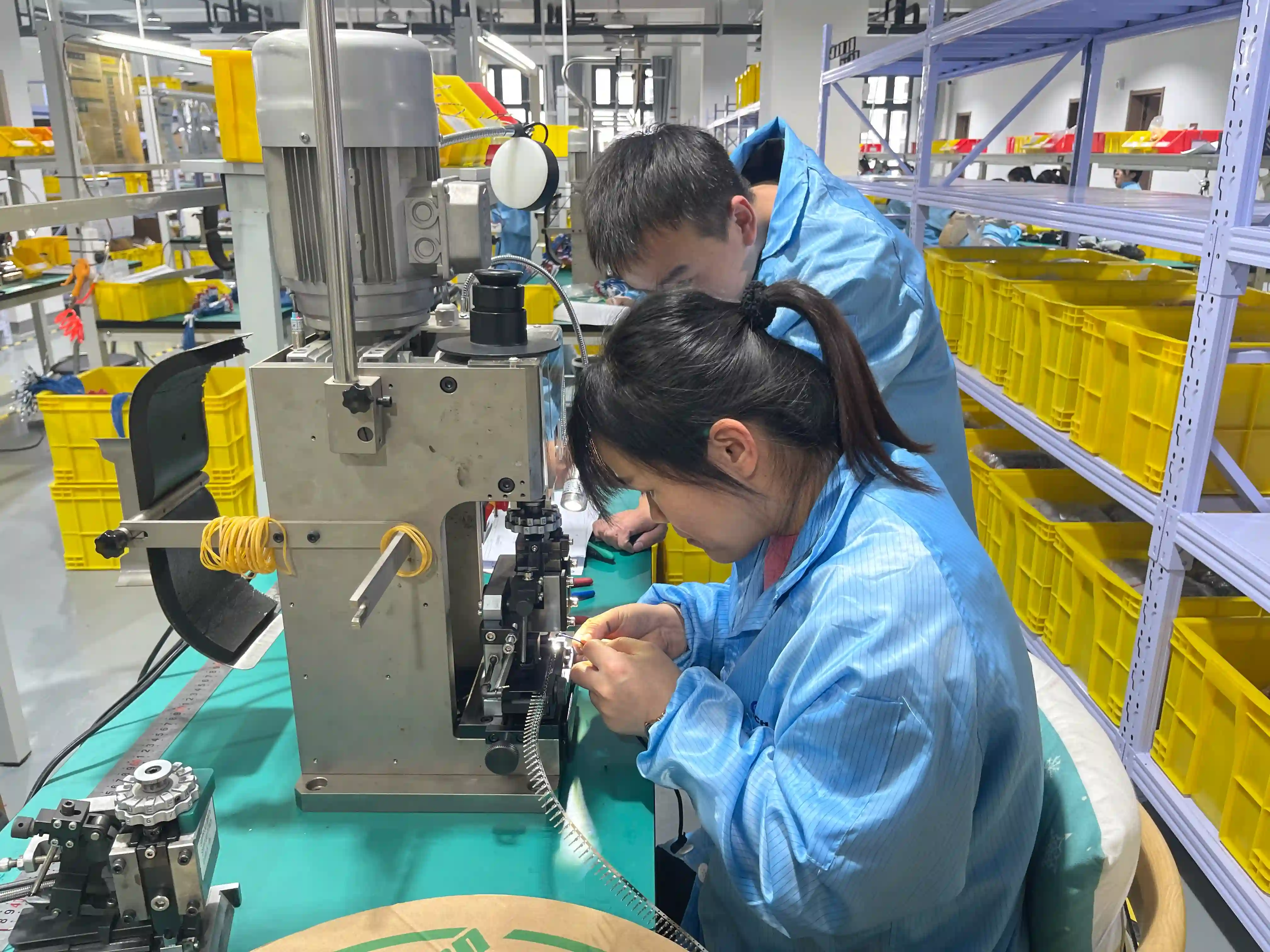 Crimping vs. Lodning af Ledninger: Teknisk Dybdegående Analyse af Pålidelighed og Produktion